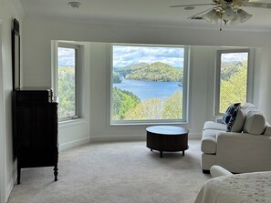 Living area - BIG LAKE GLEVILLE & MOUNTAIN VIEWS SPACIOUS QUIET HOME CLOSE TO TOWN (Glenville)