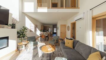 Télévision, cheminée