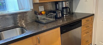 Spacious next to Millpond 3BDRM main floor house/Yard/Parking