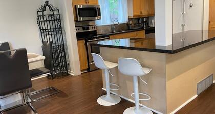 Spacious next to Millpond 3BDRM main floor house/Yard/Parking