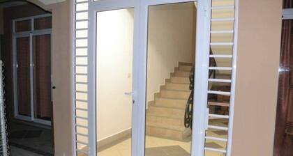 Cozy 2-bedroom apartment in welcoming Flic en Flac with WiFi, AC, close to beach