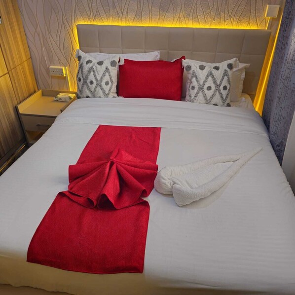 1 bedroom, iron/ironing board, WiFi, bed sheets - Urban Flex Stays (Nakuru)