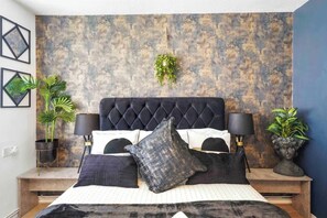 4 bedrooms, iron/ironing board, Internet, bed sheets