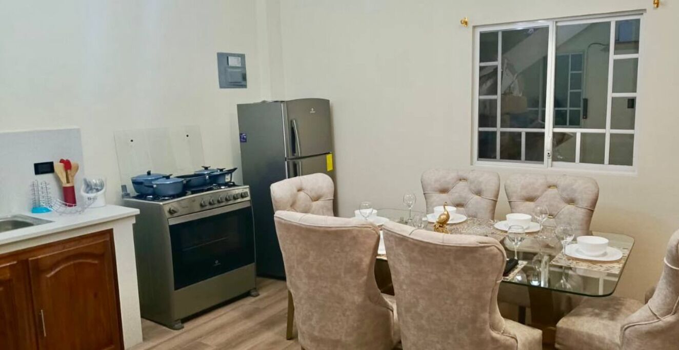 Geladeira, micro-ondas, fogão, cooktop