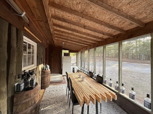 Charming 2-bedroom cabin with WiFi, AC near ATV routes, & Rock Dam Lake.