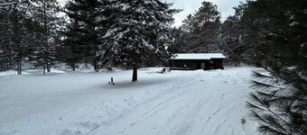 Charming 2-bedroom cabin with WiFi, AC near ATV routes, & Rock Dam Lake.