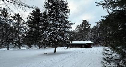 Charming 2-bedroom cabin with WiFi, AC near ATV routes, & Rock Dam Lake.