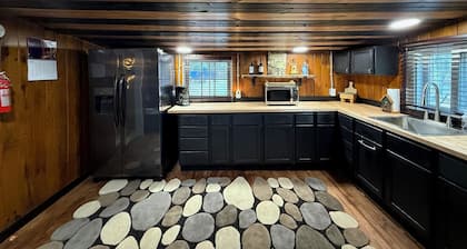 Charming 2-bedroom cabin with WiFi, AC near ATV routes, & Rock Dam Lake.