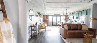 Cozy/Stylish Chesapeake Sunrise Retreat-1 King Bed