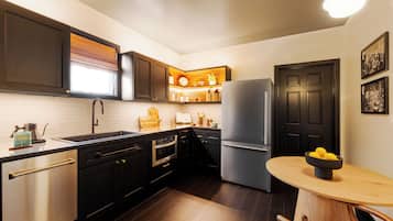 Luxury Suite, 1 King Bed with Sofa bed | Private kitchen | Electric kettle