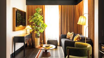 Phòng Suite Cao cấp, 1 giường cỡ king và sofa giường | 1 phòng ngủ, két bảo mật tại phòng, màn/rèm cản sáng