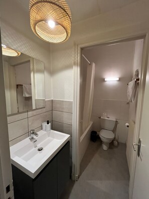 Shower, toilet paper