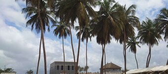 Round bungalow kitchenette on Lionsrest 500m from the Atlantic coast