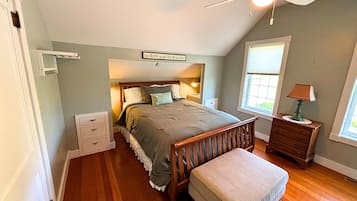 Premier Suite | Soundproofing, iron/ironing board, rollaway beds, free WiFi