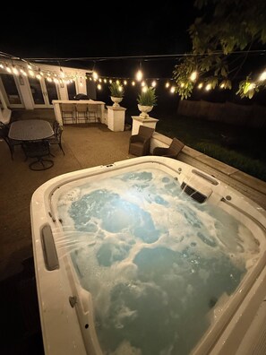 Outdoor dining - Upscale 3/4 bedroom 4 bath home off River Road. Minutes from St. Matthews/Nulu (Louisville)