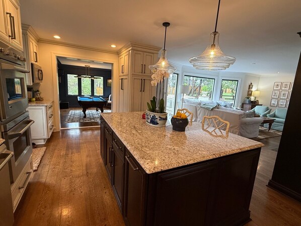 Interior - Upscale 3/4 bedroom 4 bath home off River Road. Minutes from St. Matthews/Nulu (Louisville)