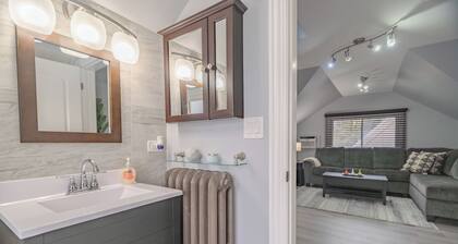 Relaxing Retreat in the Heart of Lombard + Laundry