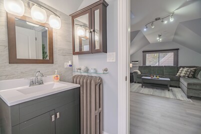 Relaxing Retreat in the Heart of Lombard + Laundry