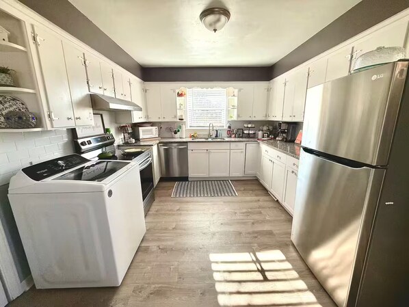 Private kitchen - Joy for your Journey - 3-bedroom house in peaceful Spartanburg w/ WiFi, Kitchen (Spartanburg)