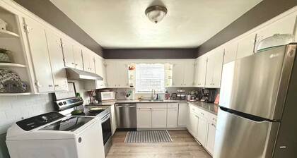 Joy for your Journey - 3-bedroom house in peaceful Spartanburg w/ WiFi, Kitchen