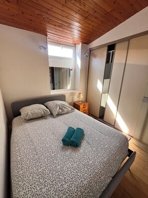 1 bedroom, WiFi, bed sheets