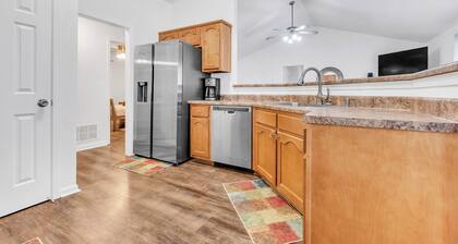 Warm & Charming 4-BR in the Heart of Southaven-Near Stateline, Silo Square.