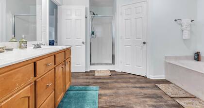 Warm & Charming 4-BR in the Heart of Southaven-Near Stateline, Silo Square.