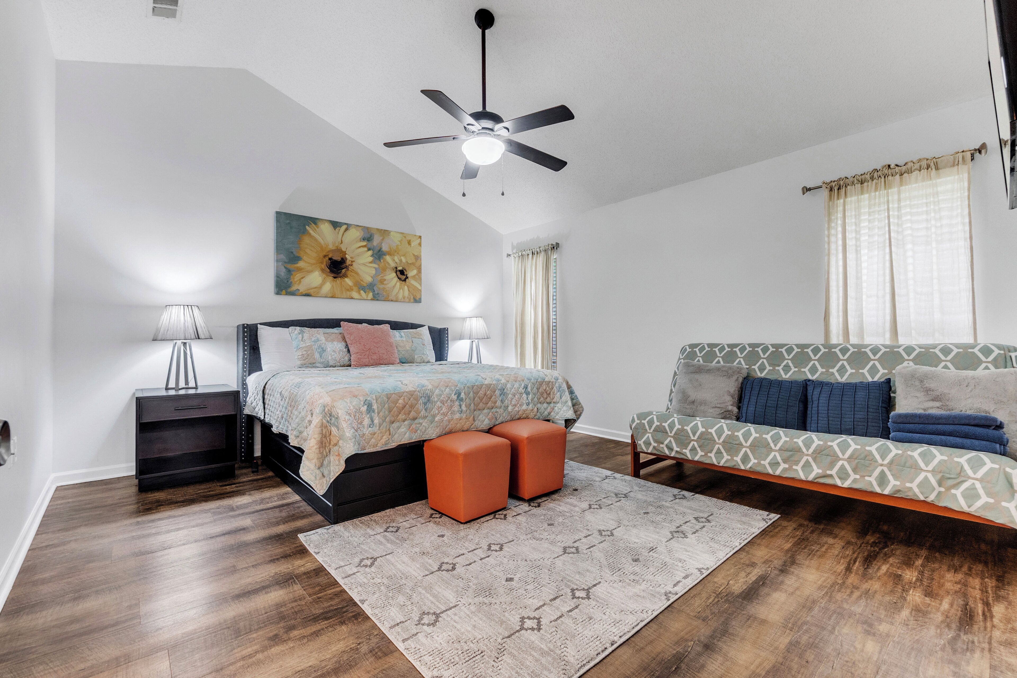 4 bedrooms, in-room safe, desk, iron/ironing board