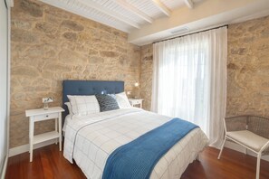 3 chambres, fer et planche à repasser, Wi-Fi, draps fournis