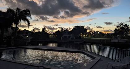 Spacious Gulf water front 4B/3B, pet friendly & pool. Boat lift not included.