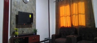 MVH Apartment in Sunyani with free WiFi, AC and fully furnished kitchen.