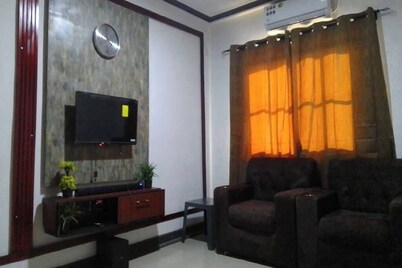 MVH Apartment in Sunyani with free WiFi, AC and fully furnished kitchen.