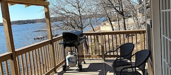 Lakefront "Eagle" Cabin just steps away from Grand Lake. Eagle Cabin