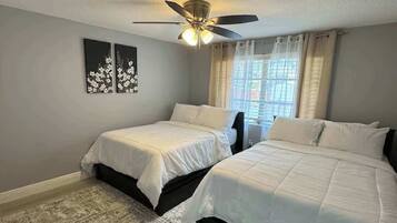 2 habitaciones, tabla de planchar con plancha, wifi y ropa de cama