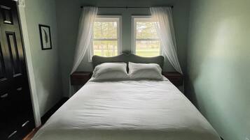 3 bedrooms, iron/ironing board, travel crib, free WiFi