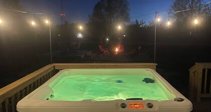 Newly Remodeled 3BR Cottage w/ Hot Tub - Fire Pit - Near Wisconsin Dells