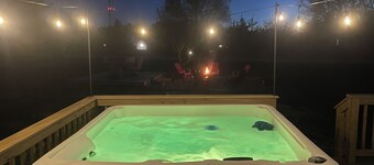 Newly Remodeled 3BR Cottage w/ Hot Tub - Fire Pit - Near Wisconsin Dells