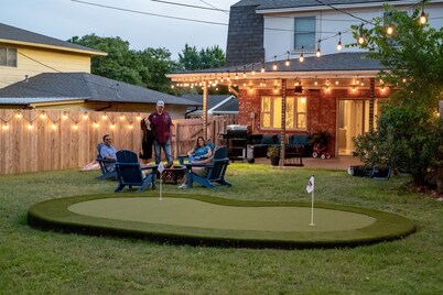 Group Fun! 2 King Suites | Putt-Putt | Pool Table