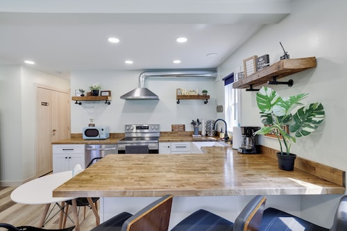 Charming 2-bedroom apartment with WiFi in Tannersville, Minutes from Camelback