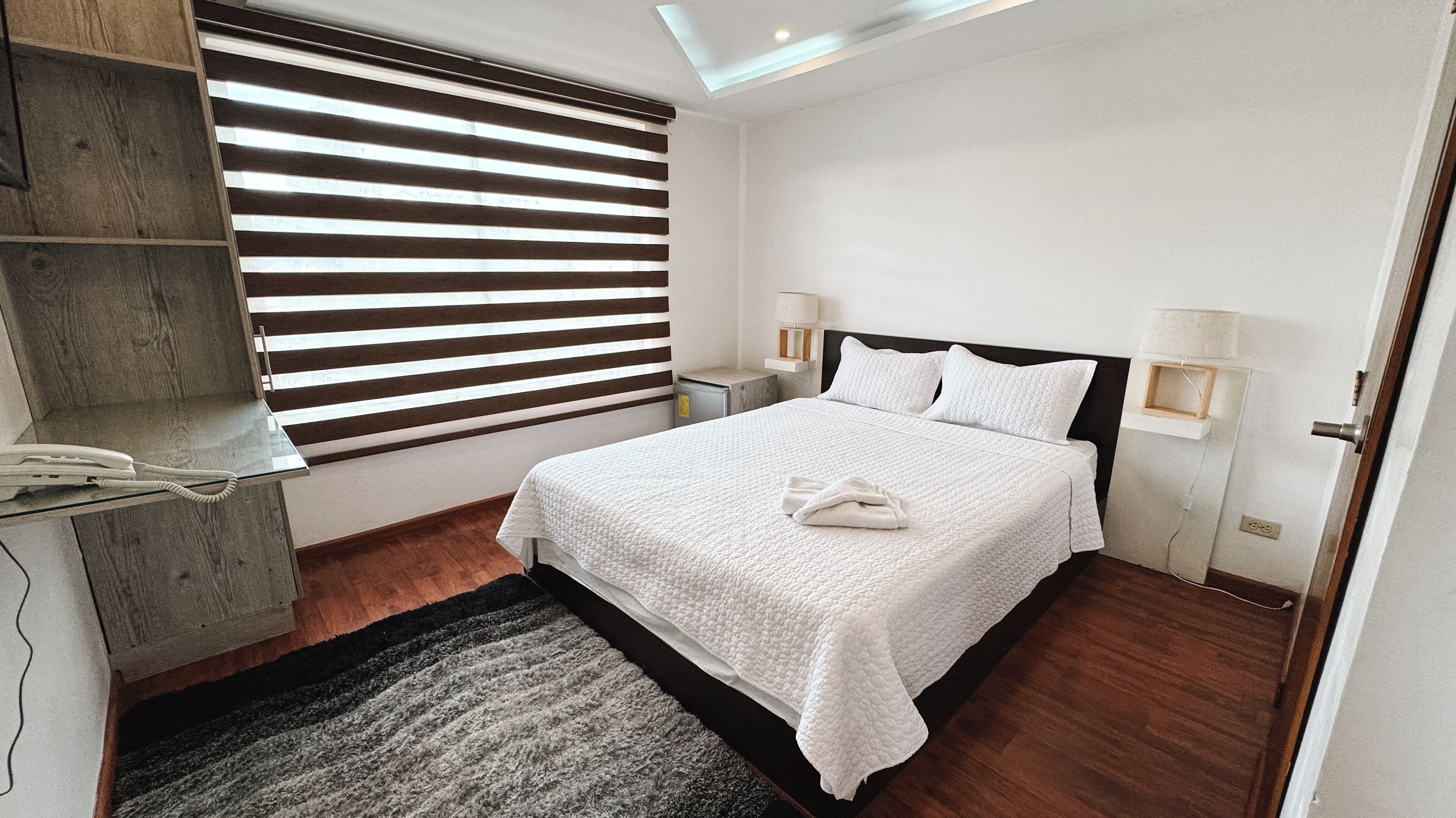 Kahden hengen deluxe-huone, näköala puutarhaan | Työpöytä, ilmainen Wi-Fi