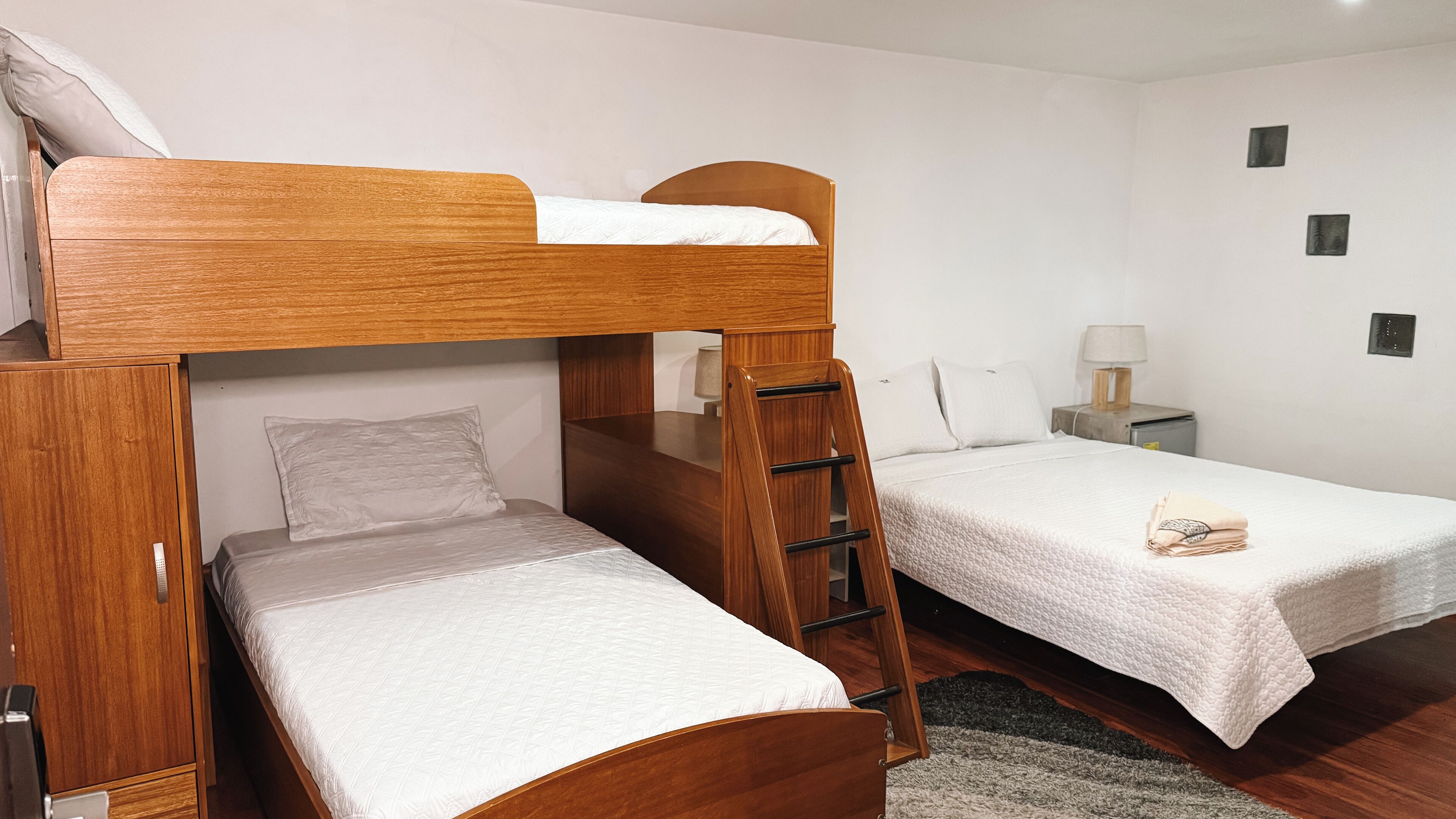 Neljän hengen perhehuone | Työpöytä, ilmainen Wi-Fi