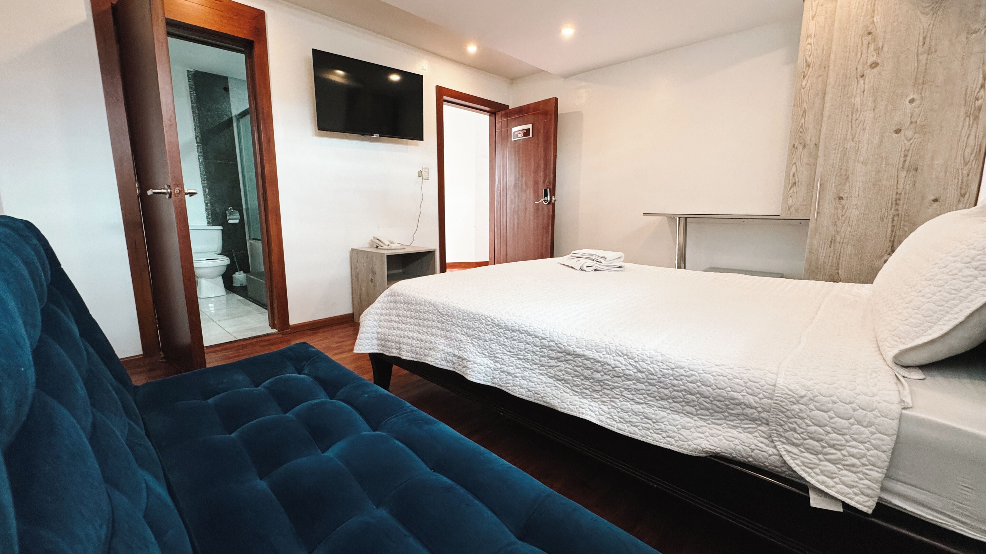 Kolmen hengen comfort-huone | Työpöytä, ilmainen Wi-Fi