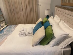 4 habitaciones, tabla de planchar con plancha, wifi y ropa de cama 