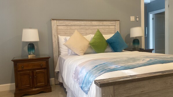 4 bedrooms, iron/ironing board, WiFi, bed sheets