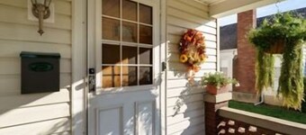 Large 3 Bedroom, 2 Bath Home, Premium Kitchen, Large Family & Living Rooms
