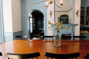 Dining - The Ipswich Inn (Ipswich)