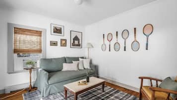 Apartment, 1 King Bed with Sofa bed, Non Smoking, Air conditioning (ICEHOUSE -1st Floor) | Living area