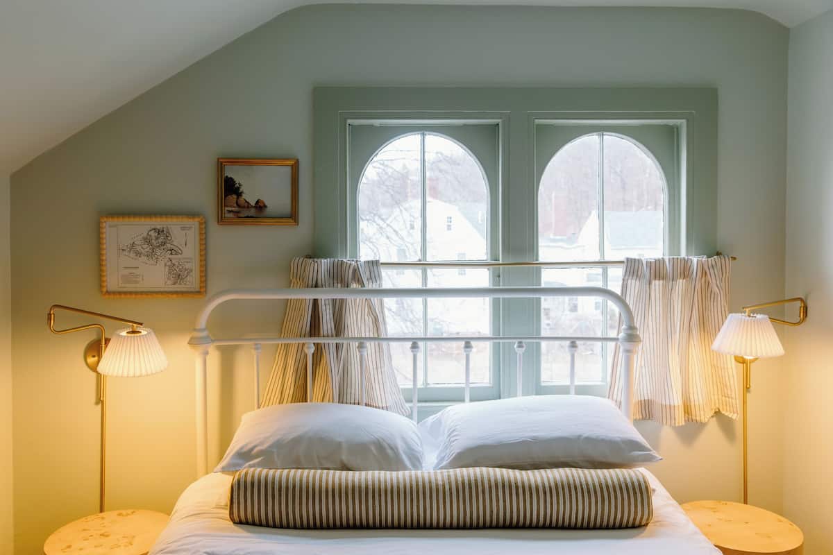Room, 1 Queen Bed, Air conditioning (BRACY) | 1 bedroom, free WiFi