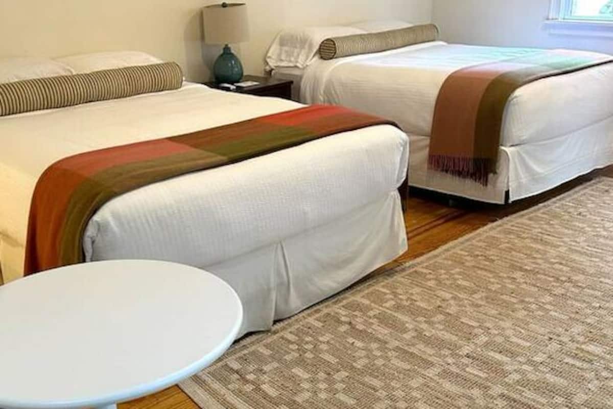 Room, 2 Queen Beds, Non Smoking, Air conditioning (CARRIAGE SUITE) | 1 bedroom, free WiFi
