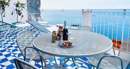 Amalfully Boutique Apartment - a seaview gem